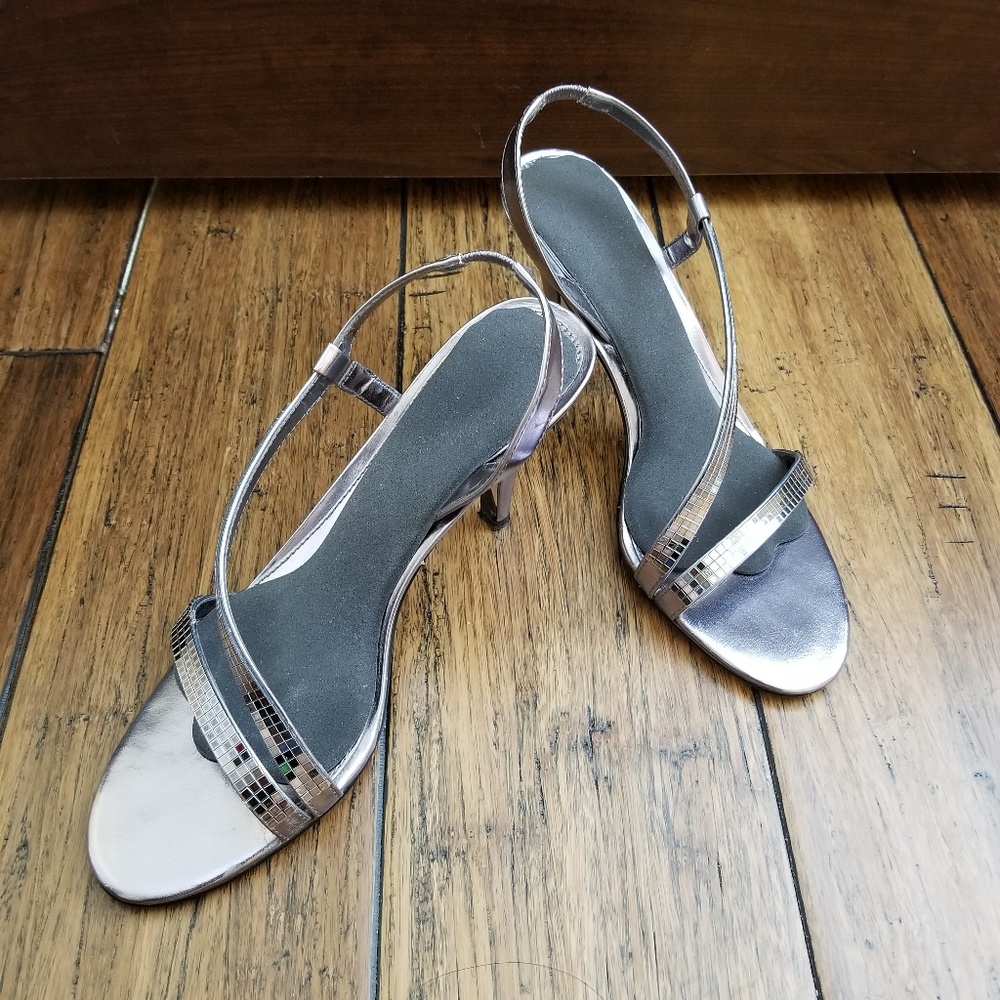Bandolino Gunmetal Silver Strappy Heels Sz 6.5